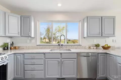 Kitchen - 10261 Turner Dr, Middleton, ID 83644 photo 2 of 2
