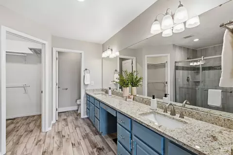 Bath - 10261 Turner Dr, Middleton, ID 83644 photo 1 of 4