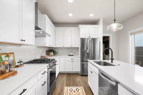 Kitchen - 1685 E Cutgrass Ln, Eagle, ID 83616 photo 4 of 5