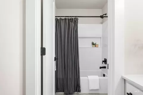Bath - 1685 E Cutgrass Ln, Eagle, ID 83616 photo 7 of 7