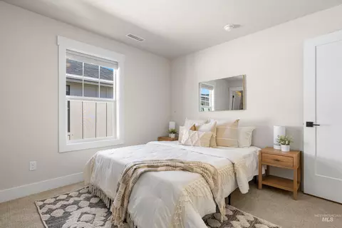 Bedroom - 1685 E Cutgrass Ln, Eagle, ID 83616 photo 5 of 9