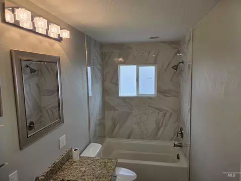 Bath - 905 15th Dr, Rupert, ID 83350 photo 1 of 5