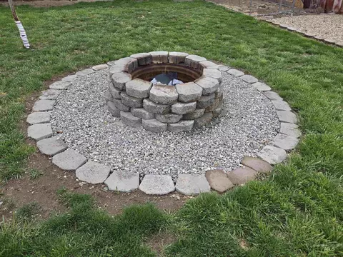 Exterior - 905 15th Dr, Rupert, ID 83350 photo 2 of 4