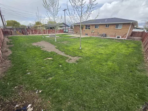 Exterior - 905 15th Dr, Rupert, ID 83350 photo 3 of 4