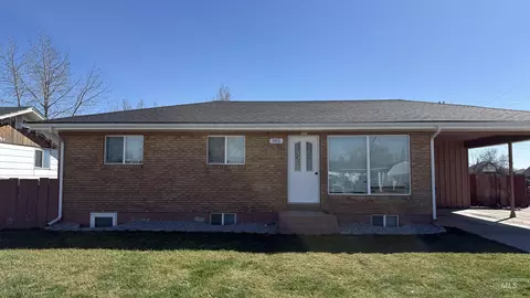 905 15th Dr, Rupert, ID 83350