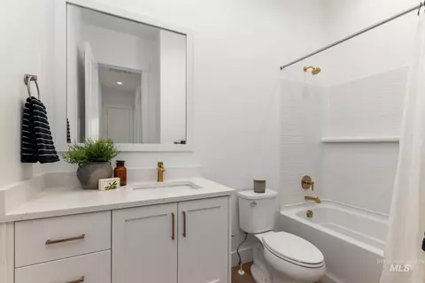 Bath - 2606 N Morehouse Ave, Eagle, ID 83616 photo 4 of 4