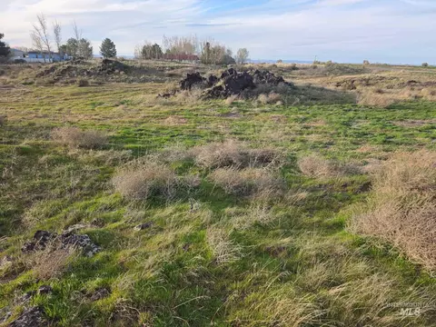 Exterior - 2910 S 1300 E, Hagerman, ID 83332 photo 4 of 8