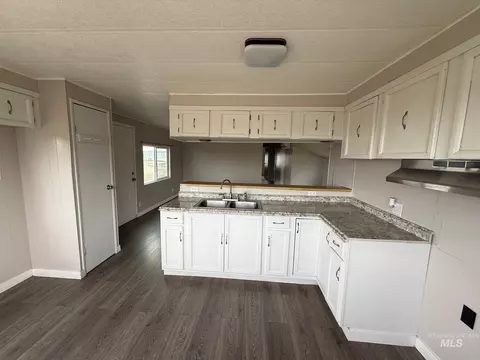 Kitchen - 2910 S 1300 E, Hagerman, ID 83332 photo 1 of 2