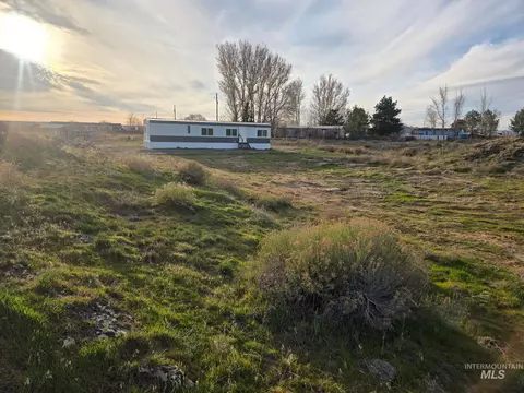 Exterior - 2910 S 1300 E, Hagerman, ID 83332 photo 5 of 8