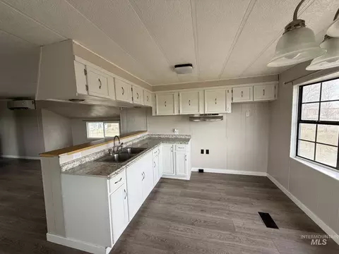 Kitchen - 2910 S 1300 E, Hagerman, ID 83332 photo 2 of 2