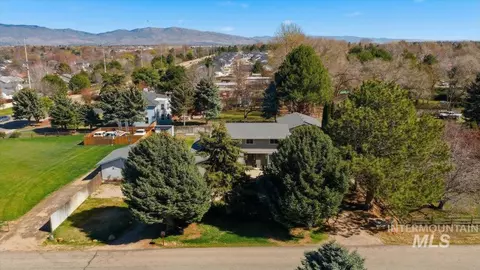 3060 S Black Hills Dr, Boise, ID 83709