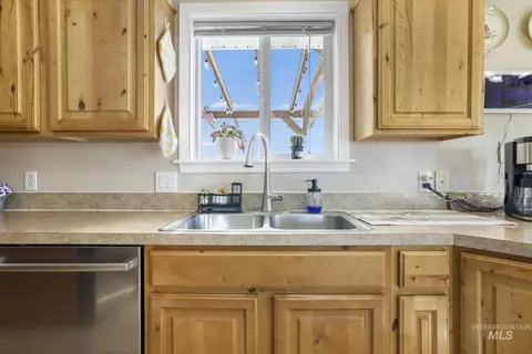 Kitchen - 256 E 265 Ln N, Rupert, ID 83350 photo 3 of 3