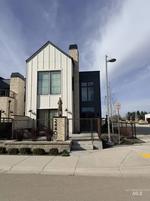2440 W Iron Coop St, Eagle, ID 83616