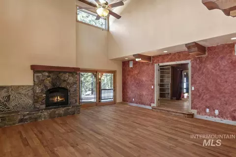 Living - 4 Chino Spur, Cascade, ID 83611 photo 2 of 5