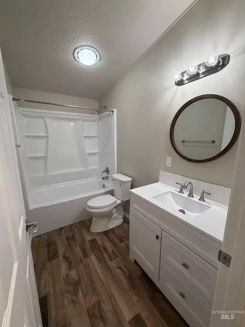 Bath - 815 E Liberty, Weiser, ID 83672 photo 2 of 4
