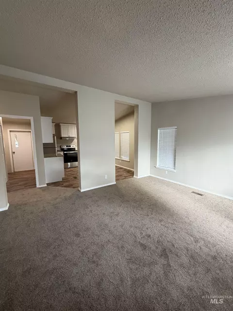 Living - 815 E Liberty, Weiser, ID 83672 photo 2 of 3