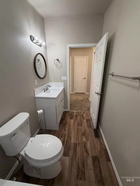 Bath - 815 E Liberty, Weiser, ID 83672 photo 4 of 4