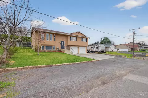 3725 11th St, Lewiston, ID 83501