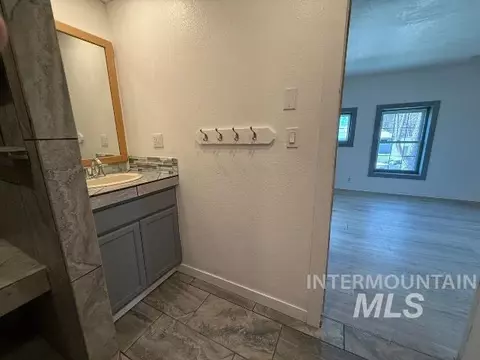 Bath - 902 E Main, Weiser, ID 83672 photo 4 of 8