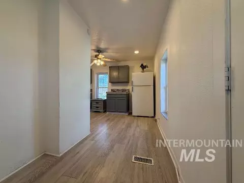 Entry Way - 902 E Main, Weiser, ID 83672 photo 1 of 2