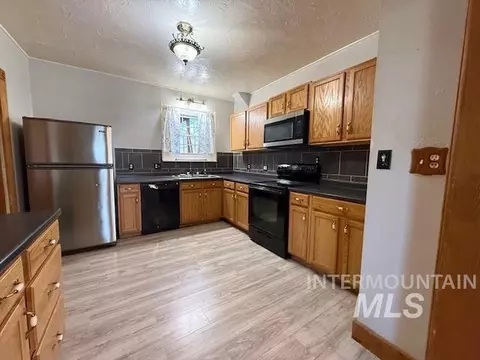Kitchen - 902 E Main, Weiser, ID 83672 photo 2 of 4