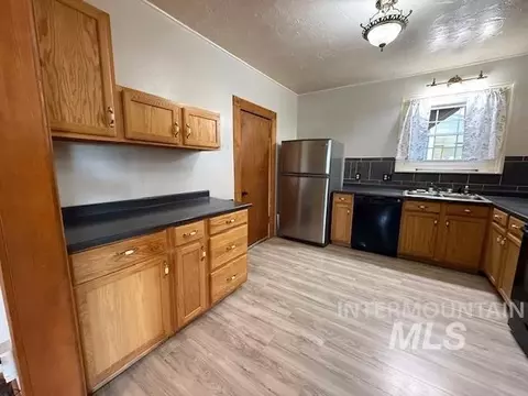 Kitchen - 902 E Main, Weiser, ID 83672 photo 3 of 4