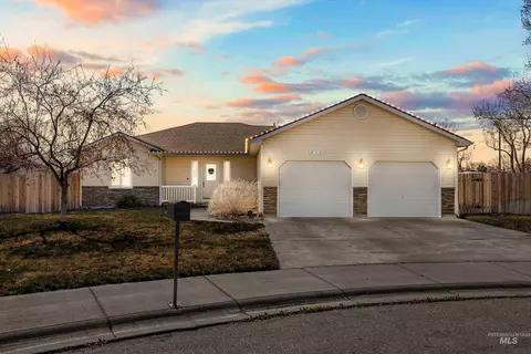 215 NE Rosa Ct, Mountain Home, ID 83647