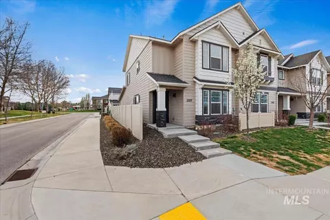2517 E Goldstone St, Meridian, ID 83642