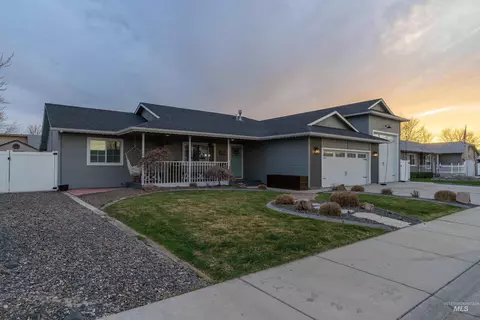 385 W Creekview Dr, Meridian, ID 83646
