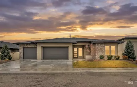 4447 E Copper Point Dr, Meridian, ID 83642