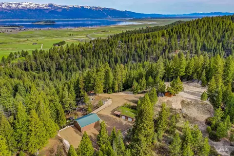 67 Little Donner Dr, Cascade, ID 83611