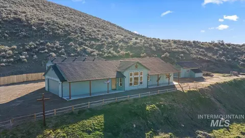 5225 Hidden Hollow Ln, Emmett, ID 83617