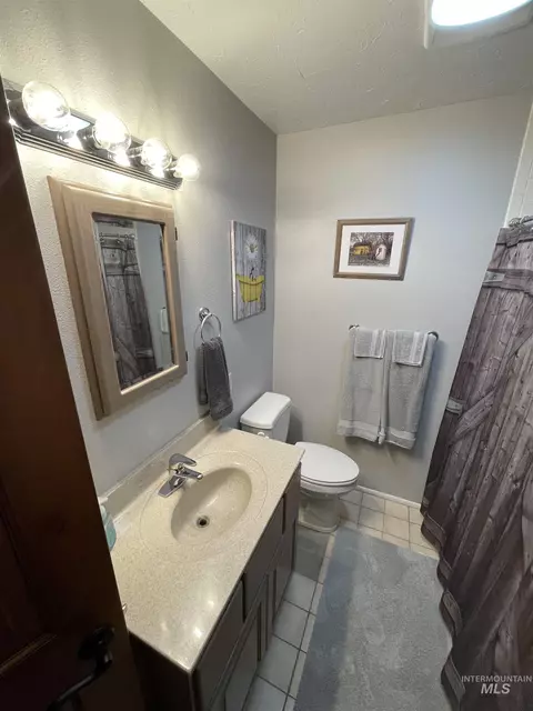 Bath - 2155 E 1775 S, Gooding, ID 83330 photo 2 of 2