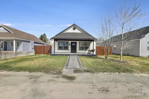 219 E Spruce Ave, Fairfield, ID 83327