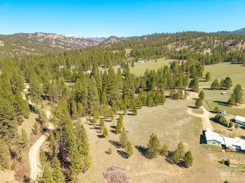 29 Woodland Dr, Garden Valley, ID 83622
