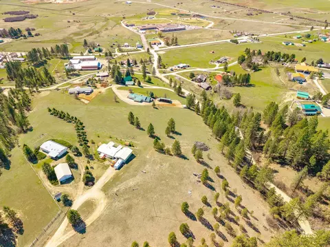 27 Woodland Dr, Garden Valley, ID 83622