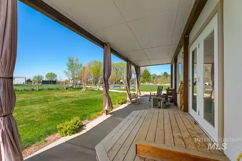 Exterior - 19979 Top Rd, Greenleaf, ID 83626 photo 4 of 12