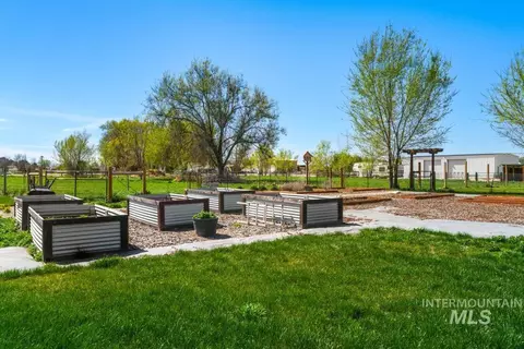 Exterior - 19979 Top Rd, Greenleaf, ID 83626 photo 7 of 12