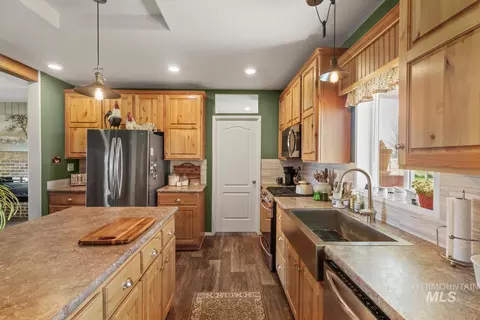 Kitchen - 19979 Top Rd, Greenleaf, ID 83626 photo 3 of 3