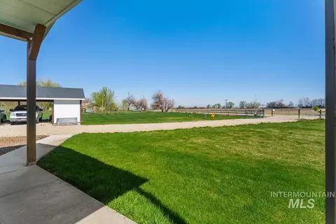 Exterior - 19979 Top Rd, Greenleaf, ID 83626 photo 3 of 12