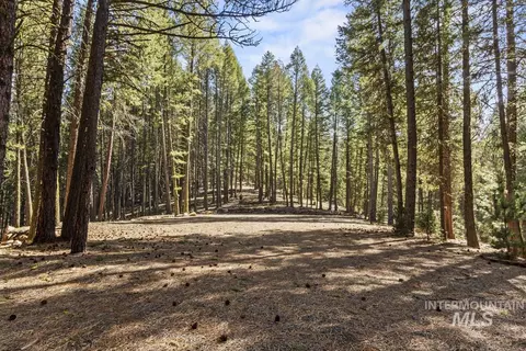 150 Mountain Air Dr, Cascade, ID 83611