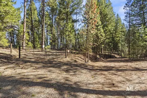 150 Mountain Air Dr, Cascade, ID 83611 photo 9