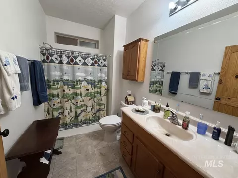 Bath - 7 Carey Way, Cascade, ID 83611 photo 1 of 1