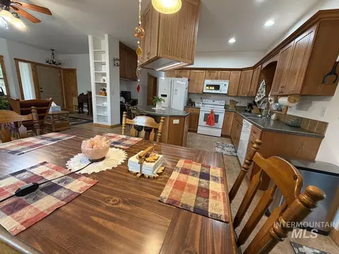 Dining - 7 Carey Way, Cascade, ID 83611 photo 2 of 2
