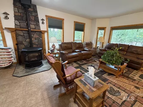Living - 7 Carey Way, Cascade, ID 83611 photo 2 of 2