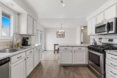 Kitchen - 598 Easy St, Kuna, ID 83634 photo 7 of 8