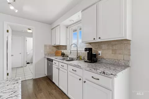 Kitchen - 598 Easy St, Kuna, ID 83634 photo 3 of 8