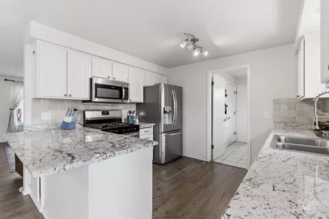 Kitchen - 598 Easy St, Kuna, ID 83634 photo 4 of 8