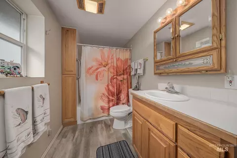 Bath - 1363 Ross Rd, Weiser, ID 83672 photo 1 of 2
