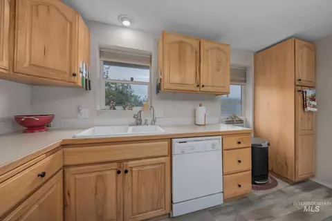 Kitchen - 1363 Ross Rd, Weiser, ID 83672 photo 2 of 3